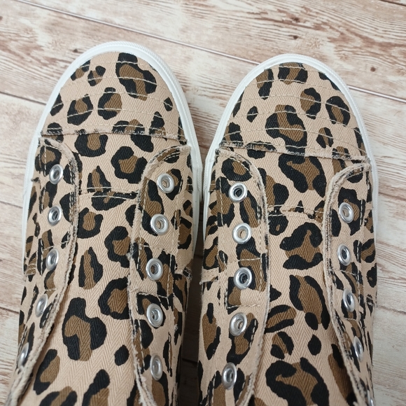 Corky's Cheetah Leopard Print Chuck Taylor Style Boutique Sneaker Shoes Size 10 - Picture 2 of 11